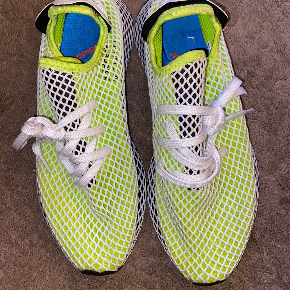 💚Adidas Deerupt Runner shoe💚Size 9 men